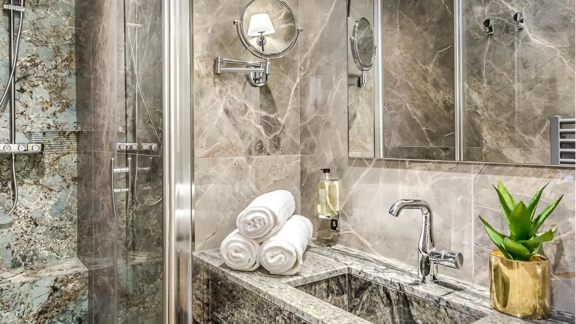 Merveil Signature Suite - Valois - Louvre View Paris France