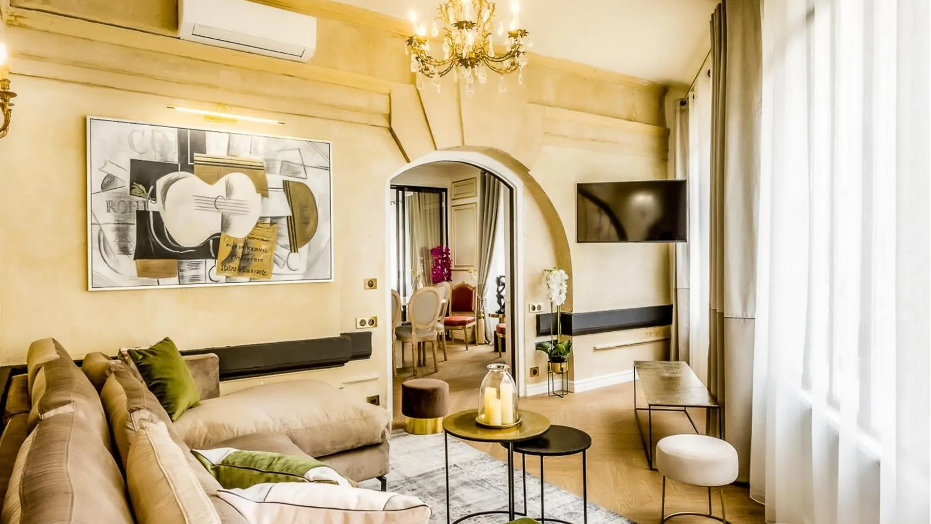 Merveil Signature - Valois - Louvre View Paris Apartment