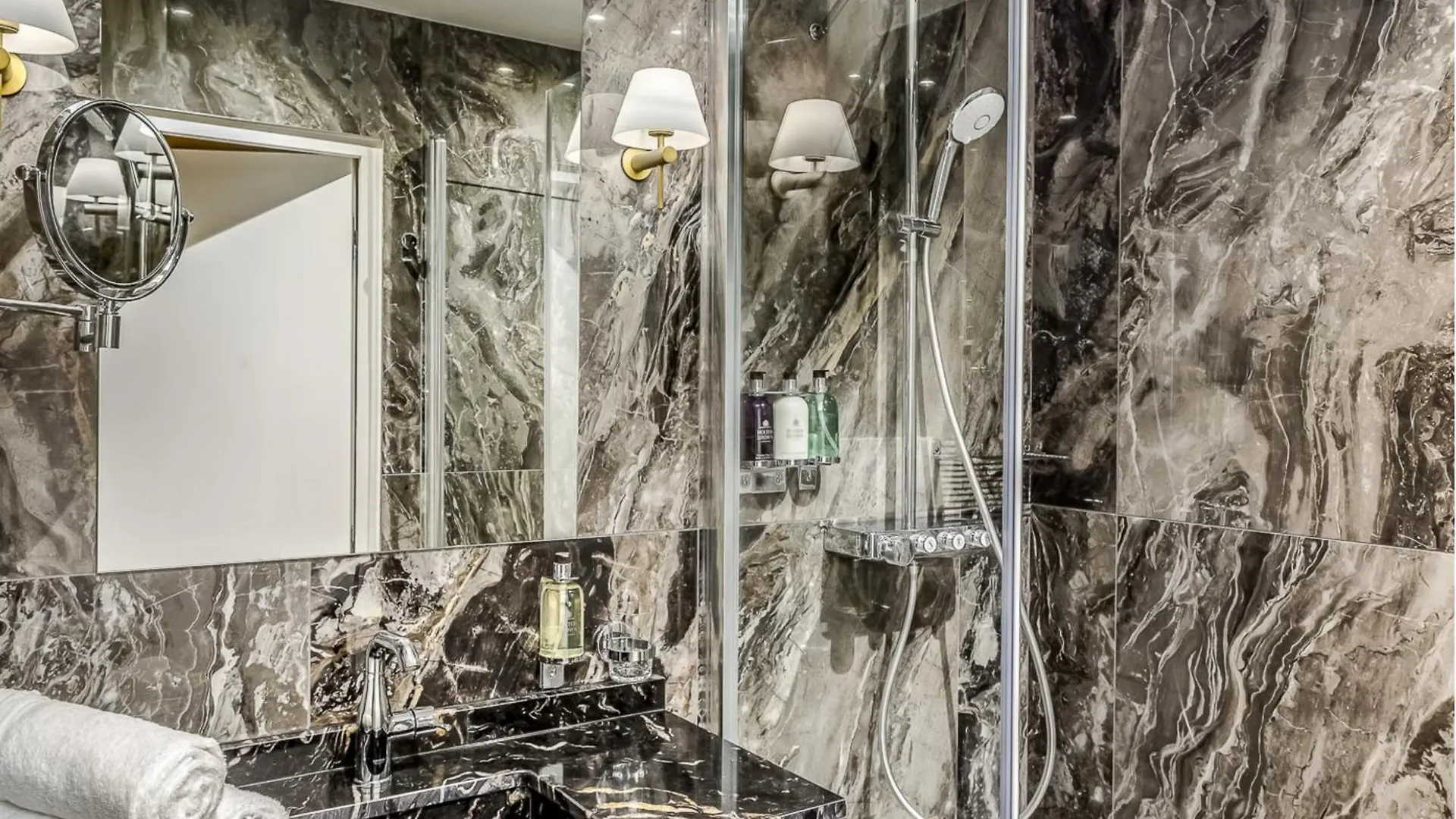 Merveil Signature - Valois - Louvre View Paris Apartment